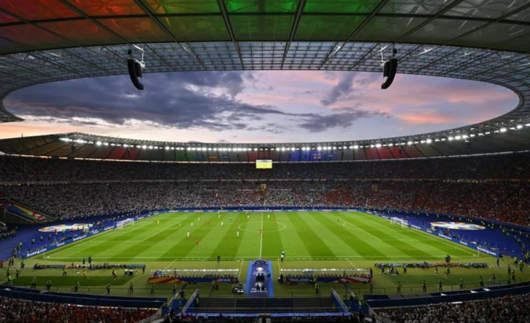 LIVE SPANJË-ANGLI/ Nis pjesa e dytë e finales, De La Fuente kryen një zëvendësim të detyruar