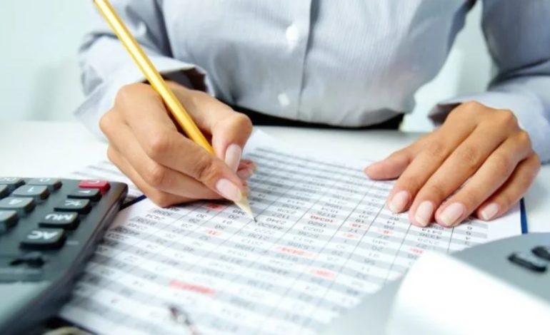 “Vetëm 10 ditë kohë për t’u përgatitur”, GJK zbardh vendimin: Tatimi i profesionistëve, masë e ashpër dhe diskriminuese