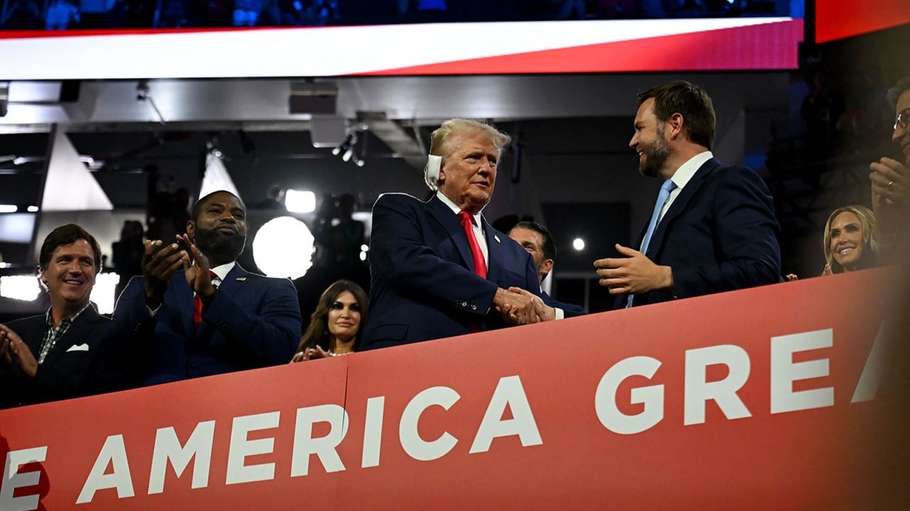 Trump shfaqet me veshin e fashuar në Kongresin e Republikanëve! Përzgjedh Senatorin J.D.Vance si kandidatin republikan për postin e nënpresidentit