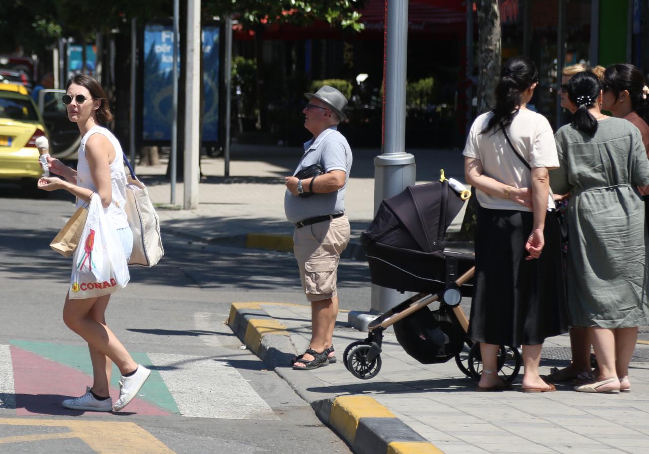 Vala e të nxehtit ‘mbërthen’ Shqipërinë! Temperatura të larta, parashikimi i motit për ditën e sotme