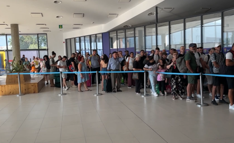 Fluks në portin e Vlorës! Mbërritën në orët e para 1200 pasagjerë, një pjesë e tyre turistë italianë