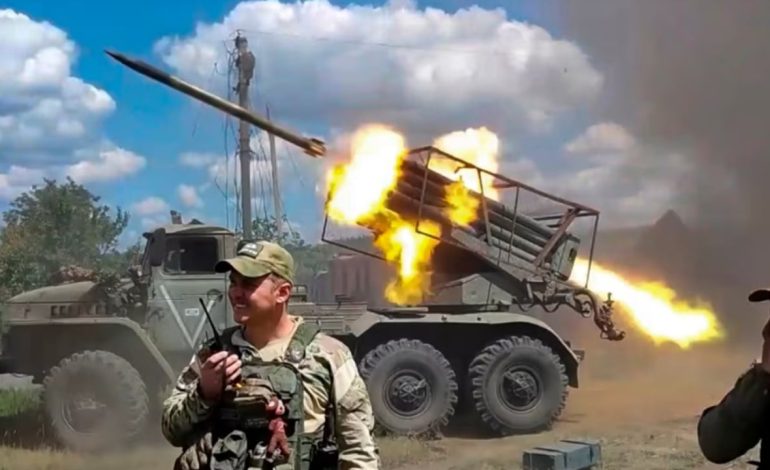 Ukraina rrethohet nga 500 mijë trupa ruse! Ministri ukrainas i Mbrojtjes: Janë vrarë 550 mijë ushtarë nga Rusia