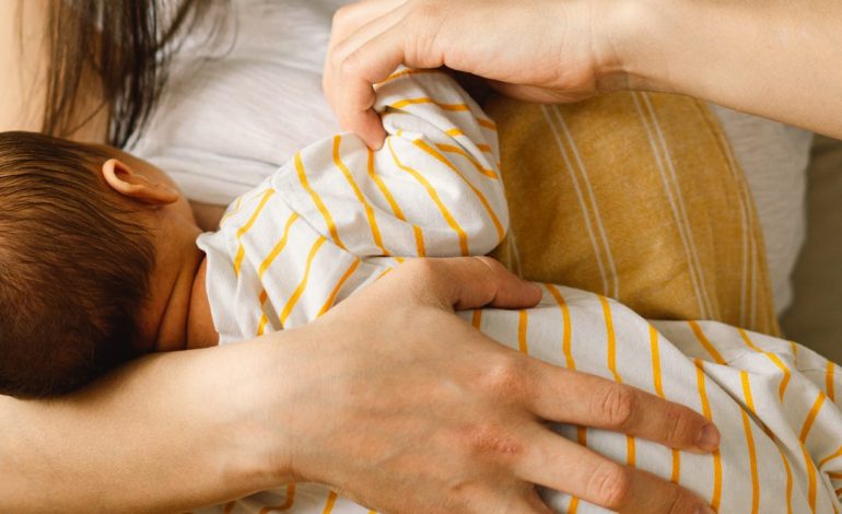 Përfitimet E Ushqyerjes Me Gji Për Foshnjën Dhe Nënën