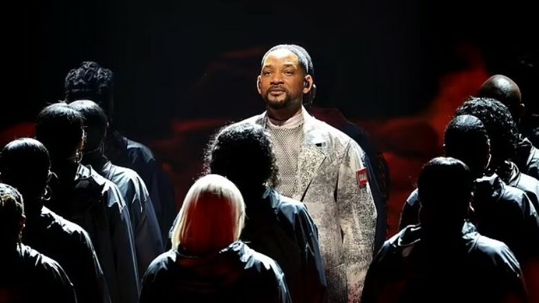 Will Smith rikthehet në skenë pas shuplakës ndaj Rock, performon në “BET Awards”