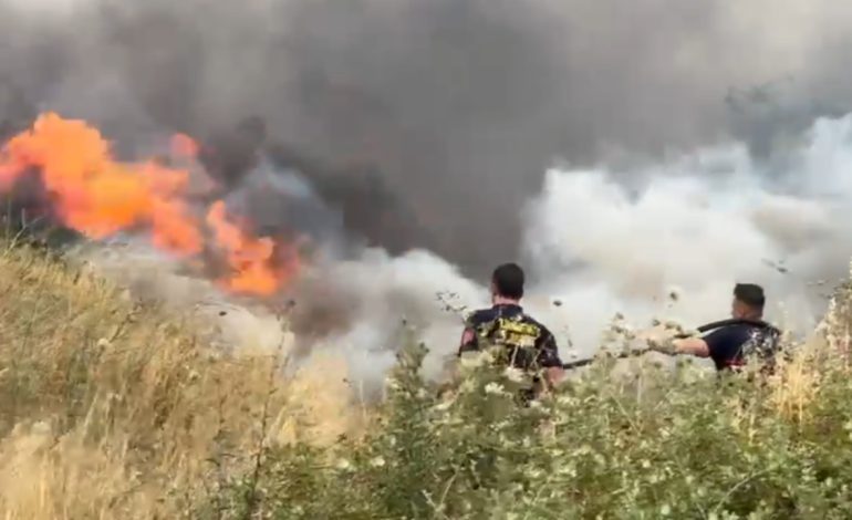 Vijon zjarri në Dropull, rrezikohet nga flakët fshati Terihat! Evakuohen të moshuarit, digjen kulturat bujqësore