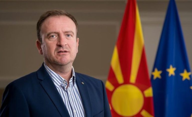 “Shteti s’ka kompetenca mbi sigurinë e aeroportit”, Taravari reagon pas incidentit të presidentes Osmani: Ndodhi edhe kur ishte Talat Xhaferri, pse s’foli BDI?