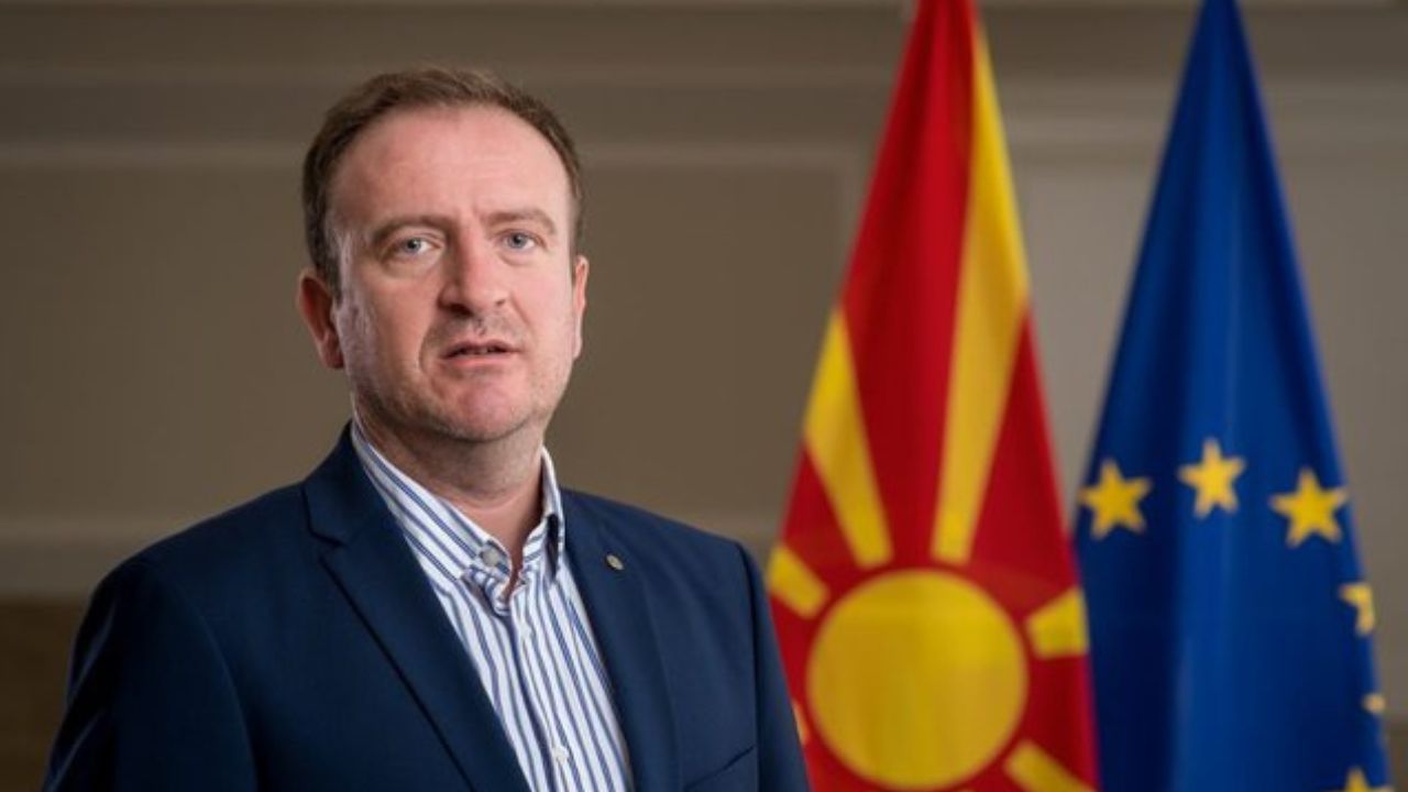 “Shteti s’ka kompetenca mbi sigurinë e aeroportit”, Taravari reagon pas incidentit të presidentes Osmani: Ndodhi edhe kur ishte Talat Xhaferri, pse s’foli BDI?