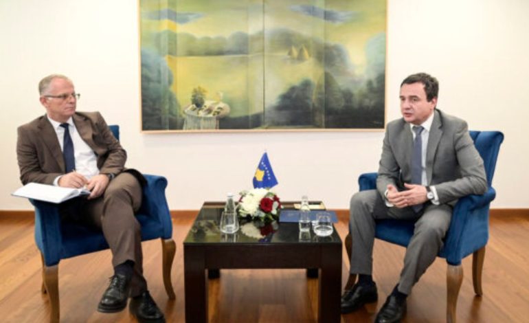 Kurti injoron thirrjet e ambasadorëve: Ura e Ibrit duhet të hapet, do të vazhdojmë konsultimet