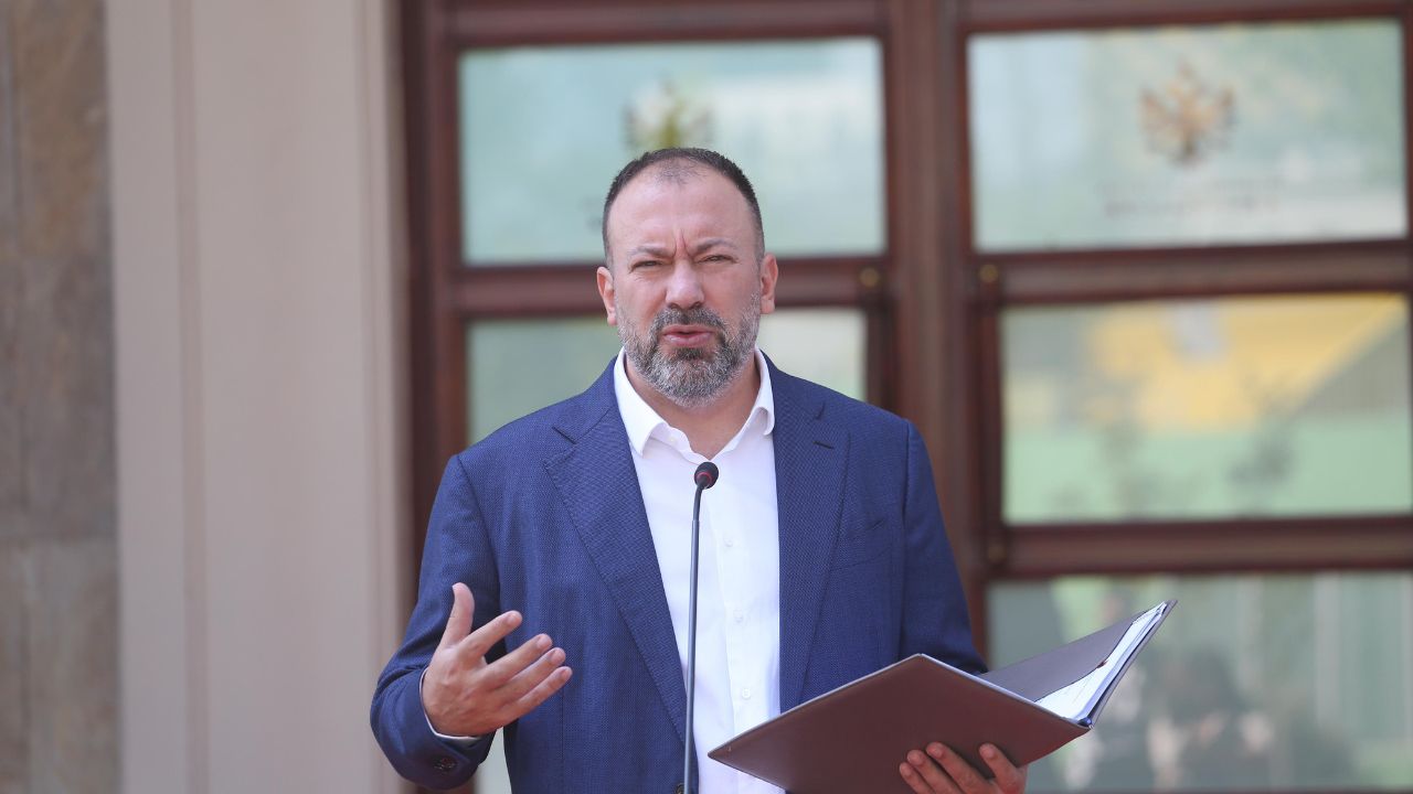 Rritje pagash për pushtetin vendor, ministri Mazniku: Ristrukturim i bashkive në tre grupime të mëdha
