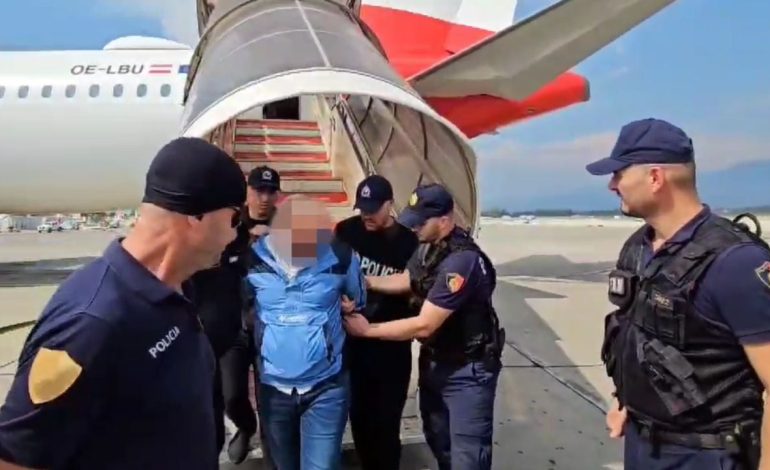 Tentoi të vriste dy policë dy vite më parë, ekstradohet nga Belgjika 39-vjeçari