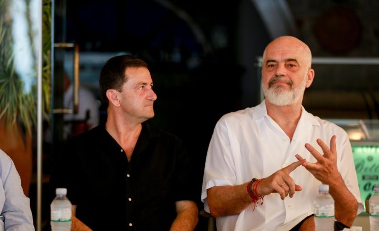 “Kur rrit aq shumë çmimet, ta fut tregu kokës”, Rama: Do i detyrojmë të gjithë që çmimet t’i vendosin në hyrje