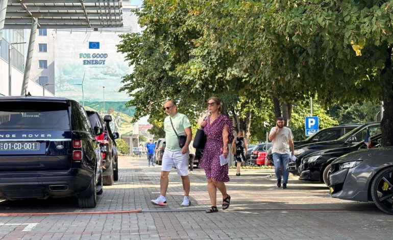 Ambasadorët e vendeve të QUINT-it, takim me Kurtin/ Ambasadori Hovenier: Nuk mbështesim asnjë ndryshim të statusit aktual të urës së Mitrovicës