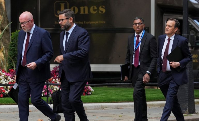 Kryeministri britanik: Protestuesit e dhunshëm do të përballen me forcën e ligjit