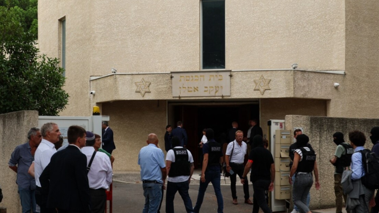 Shpërthimi në sinagogë ku mbeti i plagosur një polic, arrestohet i dyshuari në Francë