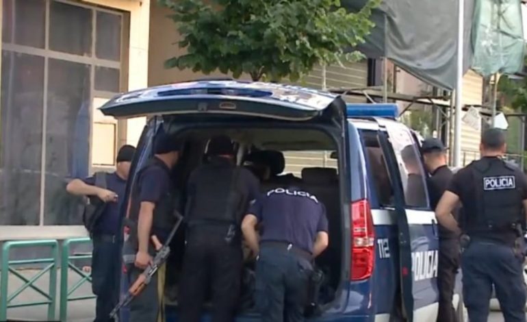 Rekrutuan dy policë për punët e tyre të pista dhe korruptuan gjyqtaren e Elbasanit/ Paratë e drogës i investonin në banesa, detaje nga veprimtaria e vëllezërve Çopja