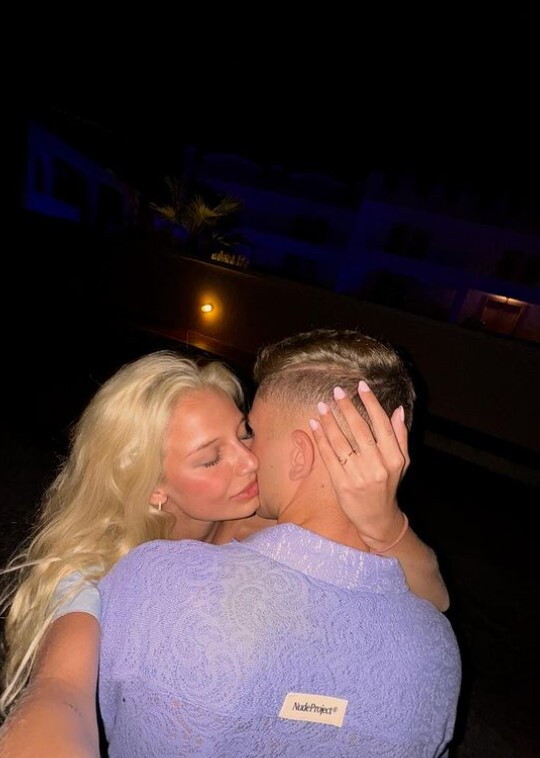 Gossip/ Një verë e paharrueshme për Lopez, pas triumfeve në fushën e blertë, zyrtarizon lidhjen me bukuroshen spanjolle (FOTO GALERI)