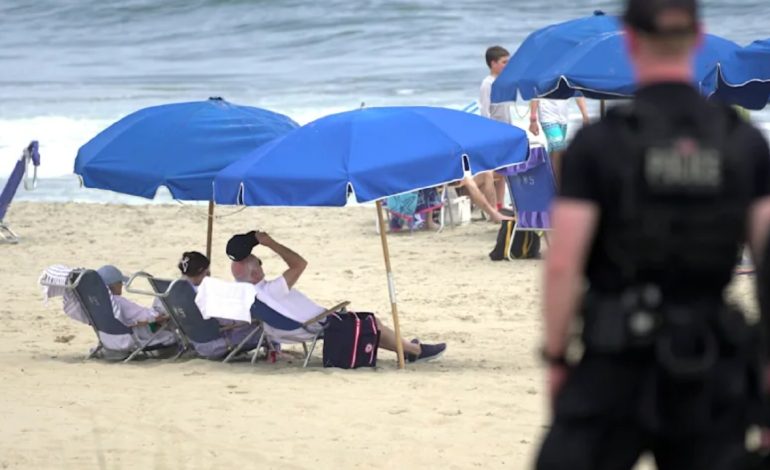 VIDEO/ Biden merr “pushimet”, presidenti i Shteteve të Bashkuara filmohet duke u relaksuar në plazh