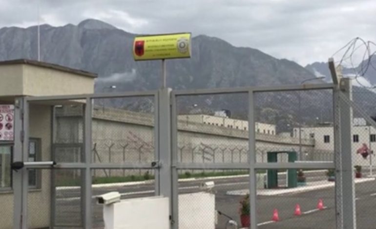 Arrestohet një polic i burgut të Peqinit, u kap me drogë