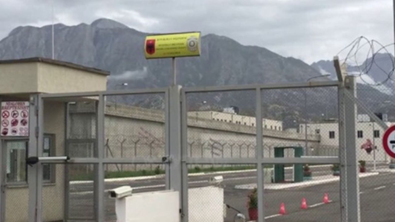 Arrestohet një polic i burgut të Peqinit, u kap me drogë