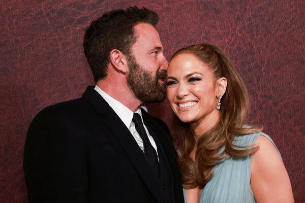 Lopez u bë si nënë për Affleck,pasi u përpoq të lehtësonte ‘gjendjen e tij të errët’