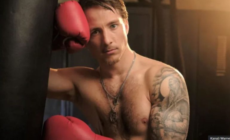 Humbi të dyja këmbët në luftë, ushtari ukrainas bëhet njeriu më i dëshiruar dhe i popullarizuar!