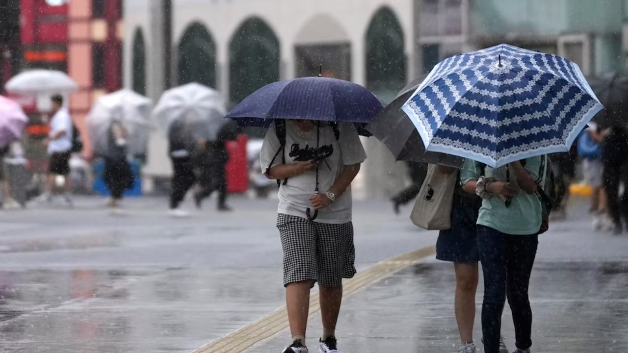Stuhia e fuqishme pritet të godasë Japoninë, evakuohen njerëzit, Tokio anulon fluturimet dhe trenat