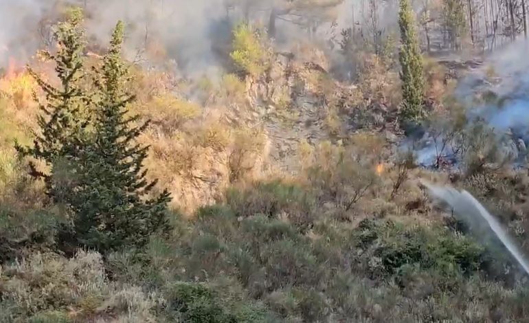 Situata e zjarreve në vend, Ministria e Mbrojtjes: Ende 19 vatra aktive, po ndërhyhet me helikopter! Forca të shtuara zjarrfikësish në Finiq