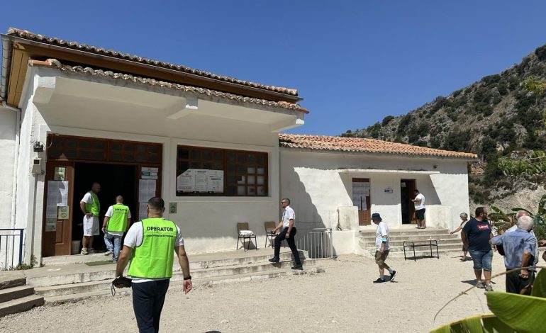 Mbyllja e votimit në Himarë, KQZ: Procesi i qetë, identifikimi elektronik dhe sistemi PEI i suksesshëm! Ja sa ishte pjesëmarrja