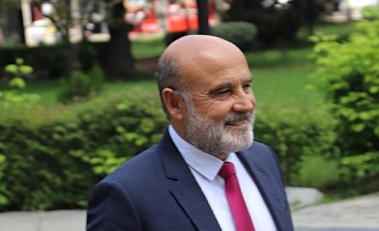 PD kërkon heqjen e mandatit të deputetit socialist, reagon Sina: S’kam përfituar asnjë lek nga buxheti i shtetit, dhuroj rrogën për të ndihmuar njerëz