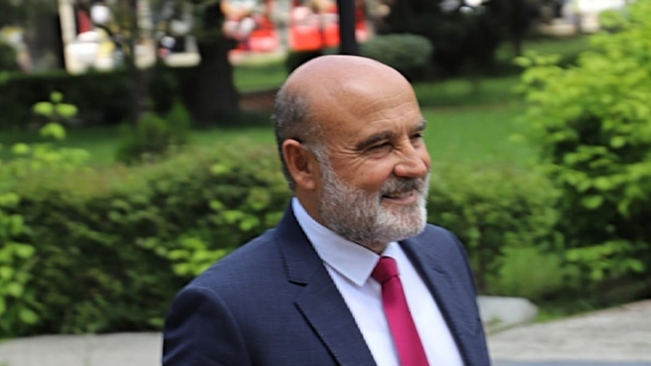 PD kërkon heqjen e mandatit të deputetit socialist, reagon Sina: S’kam përfituar asnjë lek nga buxheti i shtetit, dhuroj rrogën për të ndihmuar njerëz
