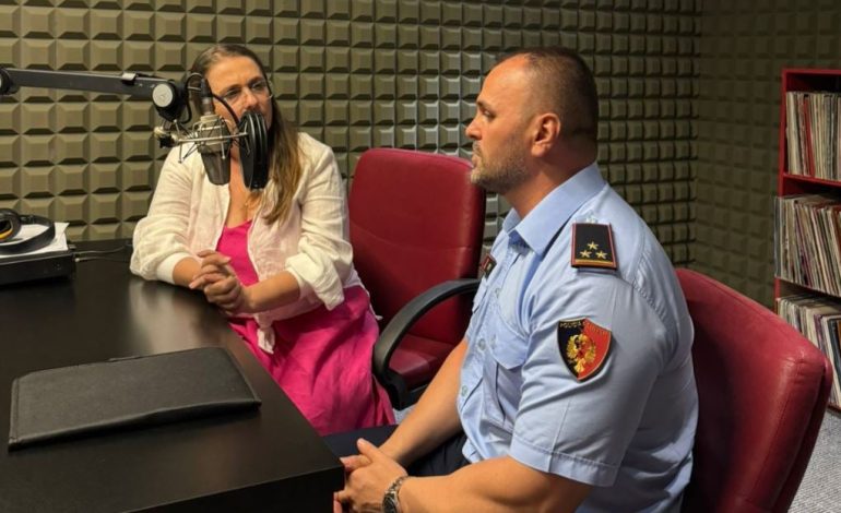 “Fol me Anila Hoxhën”/ Si identifikohet shtetasi, i cili është me ekspuls apo është “deportiv?” Shefi i Komisariatit të Policisë së Rinasit zbulon shifrat