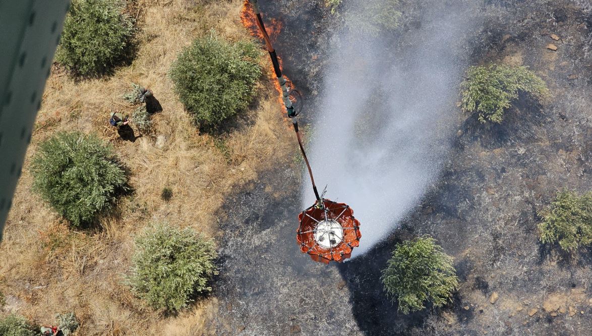 Situatë e vështirë nga zjarret në disa zona, probleme në Mesopotam të Finiqit, ministri i Mbrojtjes: Prioritet jetët e njerëzve