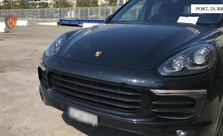 Tentoi të fuste fshehtas në Shqipëri mbi 24 mijë euro dhe drejtonte automjetin që kërkohej nga Interpoli zviceran, arrestohet italiani 54-vjeçar