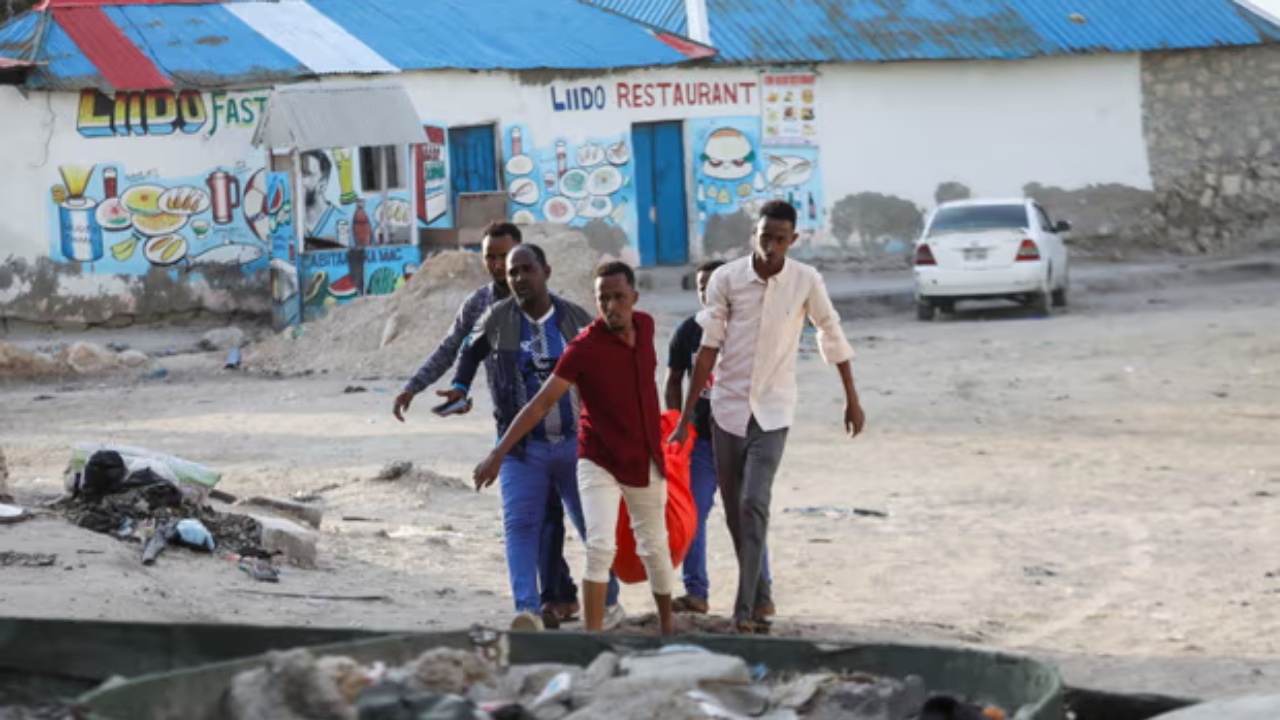 Sulm terrorist në Somali, më shumë se 30 viktima nga shpërthimi i kamikazit me bombë në plazhin e kryeqytetit