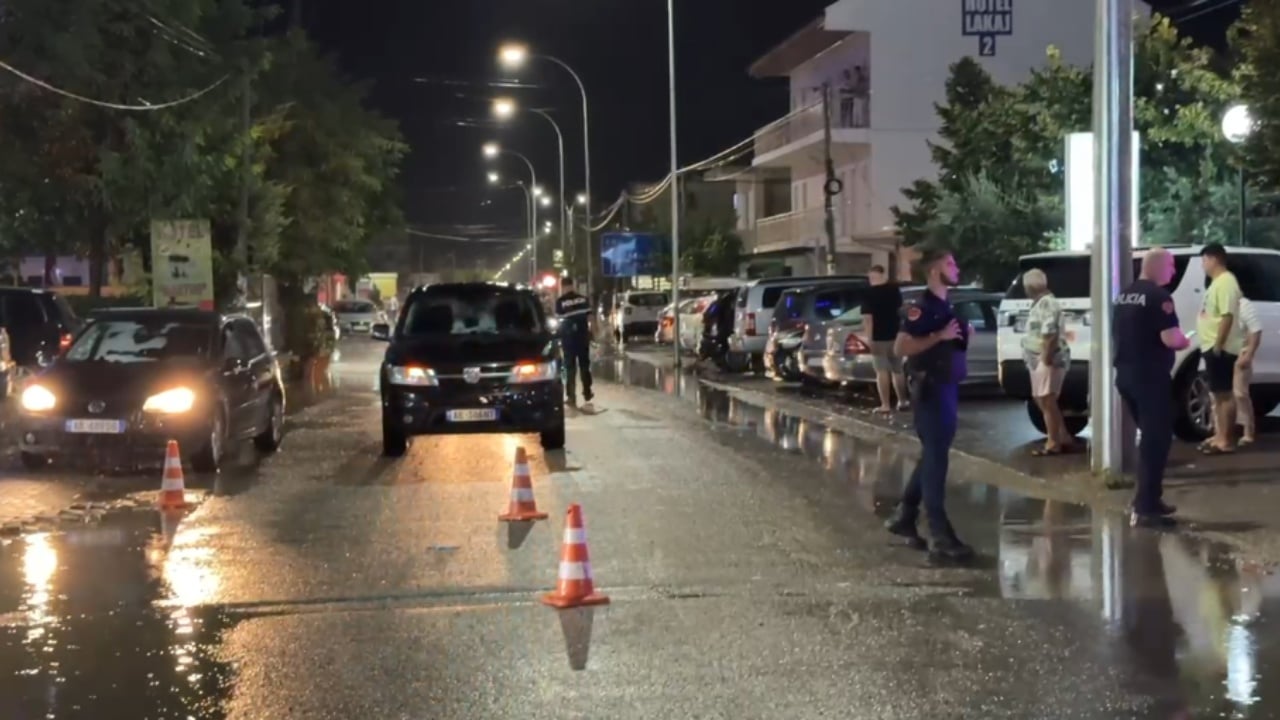 Vëllezërit qëlluan disa herë mbi dy viktimat/ Nga të shtënat mbeti i plagosur një kamarier, zanafilla e konfliktit në qershor, vijon puna për kapjen e tyre