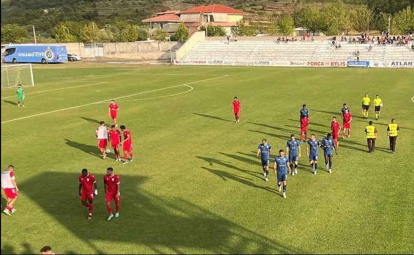Pikantet e Bylis-Dinamo/ Shiu largon tifozët 10 minuta, tifozi-Qardakut: Mos u bëj hajdut!