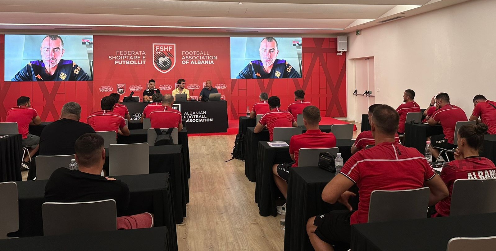 “UEFA Goalkeeping B” në fazën përfundimtare, Lorenzo Fattori i Fiorentinës mban leksion për kursantët e edicionit të dytë