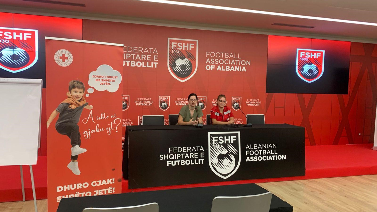 Federata Shqiptare e Futbollit & Kryqi i Kuq Shqiptar organizojnë takimin ndërgjegjësues mbi dhurimin e gjakut