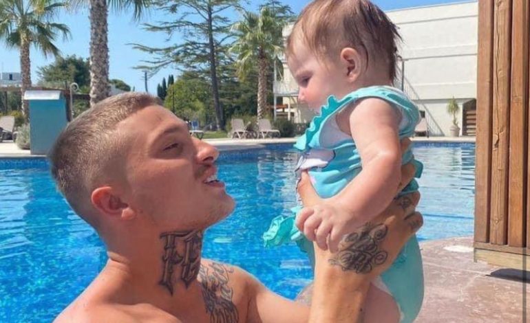 “Jetoj shumë kohë pa vajzën”/ Mesazhi prekës i Feros për prindërit: Mos u ankoni