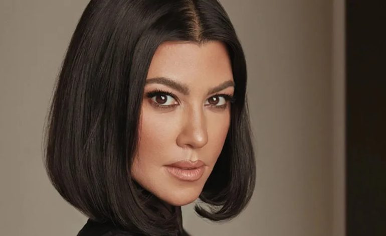 Kourtney Kardashian konfirmon shtatzëninë e saj?!