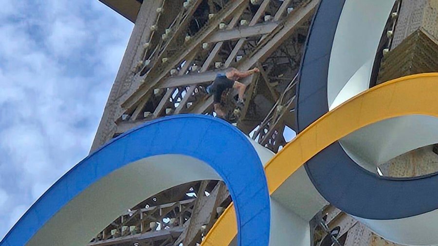 Panik në Kullën Eiffel, çfarë ndodhi në prag të mbylljes së Lojërave Olimpike