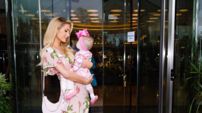 “E ka kokën e madhe”/ Paris Hilton reagon ashpër ndaj komenteve tallëse për djalin