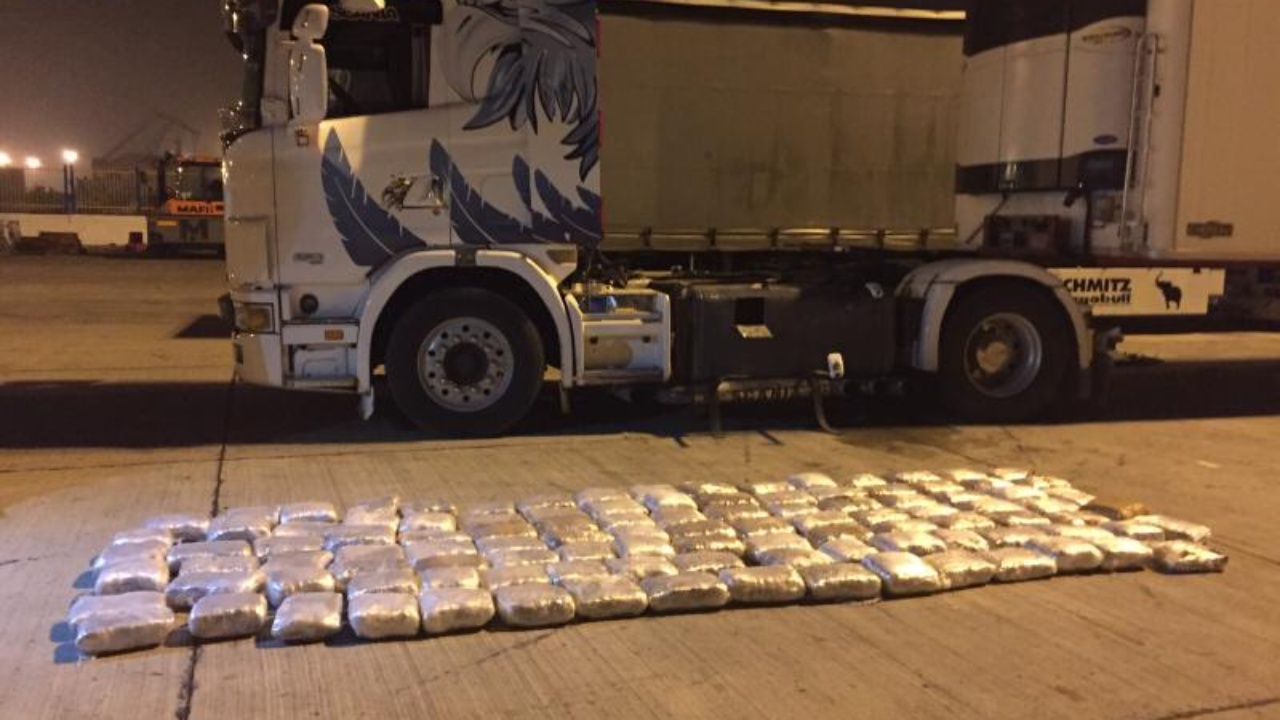 Raporti i antidrogës greke: Bie transporti i marijuanës nga Shqipëria