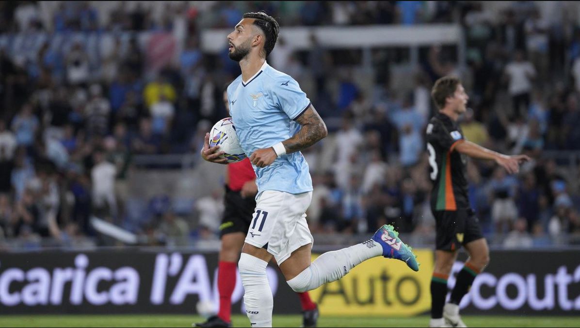 Serie A/ Lazio start pozitiv, fitore me përmbysje ndaj Venezias, Roma “ngec” në Sardenjë