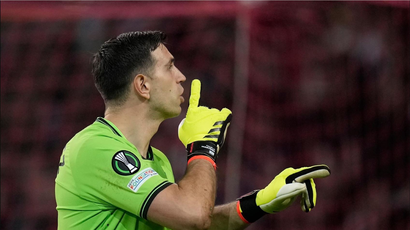 Aston Villa “blindon” portën, rinovon me portierin kampion bote