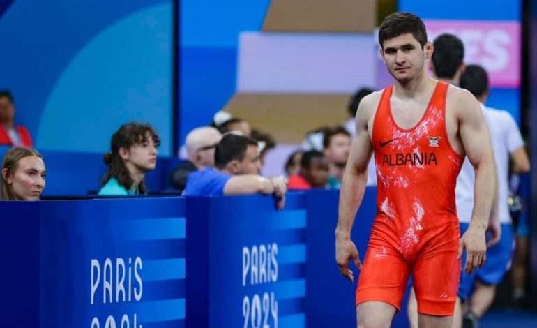 Chermen Valiev, vetëm një hap pranë medaljes së bronztë, mundësi kuqezi fiton bindshëm në të dyja pjesët