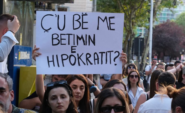 Aktivistët denoncojnë mungesën e barnave jetike në QSUNT