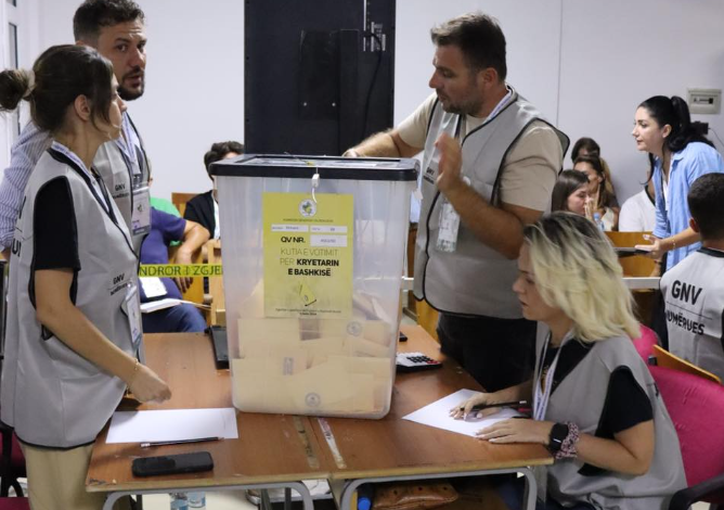 Vangjel Tavo drejt fitores së Himarës, kryeson me 70% të votave. Kandidati i PS në avantazh edhe në qytet, ku Fredi Beleri mori 900 vota më shumë në 2023