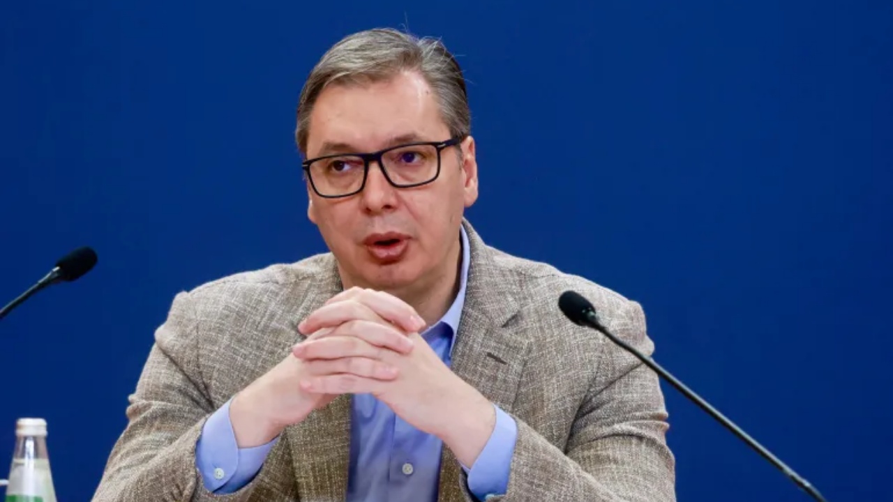 Arrestimi i pesë serbëve të dyshuar për krime lufte, Vuçiç ia hedh “fajin” Kosovës: Provokim i qëllimshëm