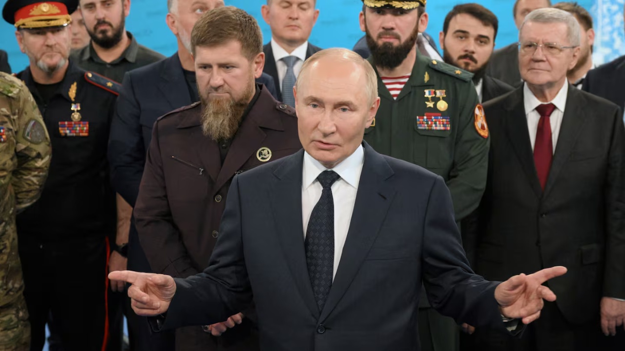 Gati të luftojnë Ukrainën! Putin fut në lojë çeçenët: Për sa kohë që ne kemi burra si ju, jemi të pathyeshëm